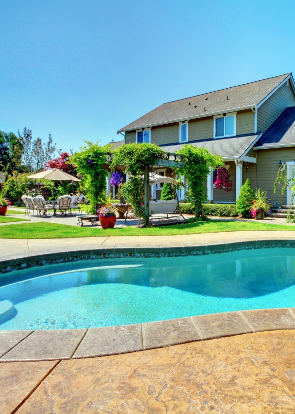 Why Pool Deck Cleaning Is More Important After Pollen Season